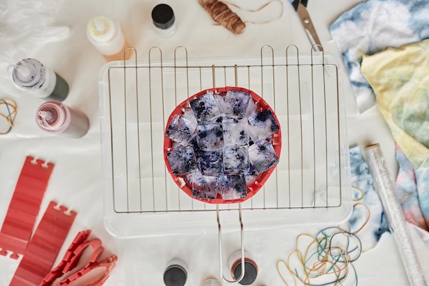 Kolaż opinii i haftów